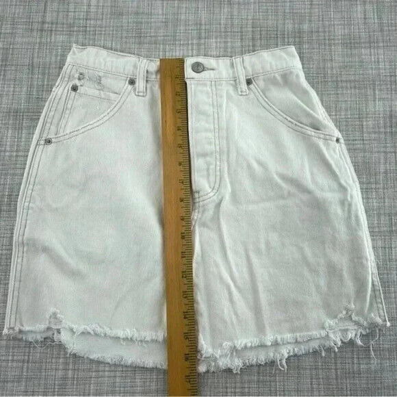 We The free People Womens Size 26 mini jean skirt raw hem 2514 - Picture 2 of 9